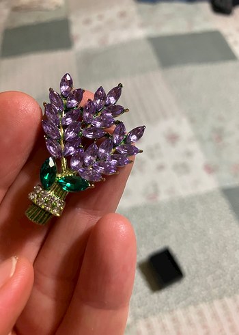 Mor Çiçekli Payetli Broş - Görsel 2