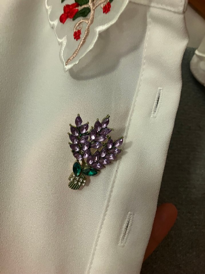Mor Çiçekli Payetli Broş - Görsel 3