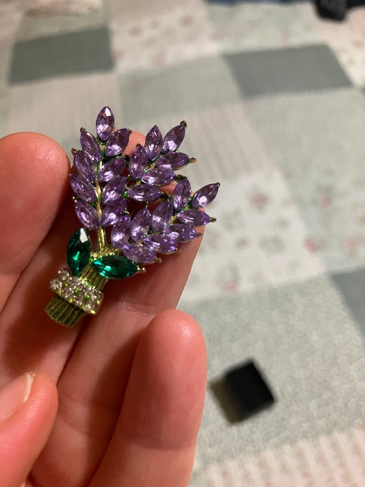 Mor Çiçekli Payetli Broş - Görsel 2
