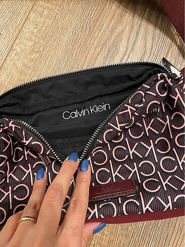  Beden Calvin klein kol çantası