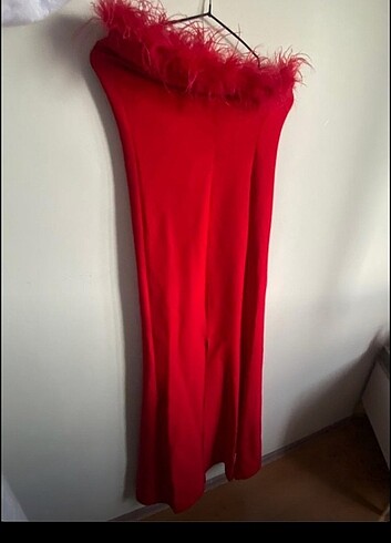 Abiye Otrişli straplez kırmızı uzun elbise yırtmaçlı 