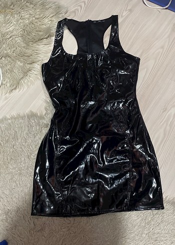 Bershka Kadın Siyah Parlak Deri Mini Elbise