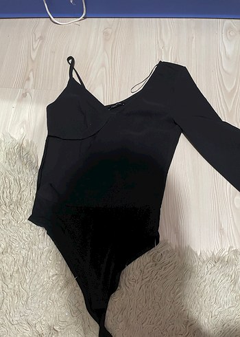 H&M V Yaka Siyah Tek Omuzlu Bluz