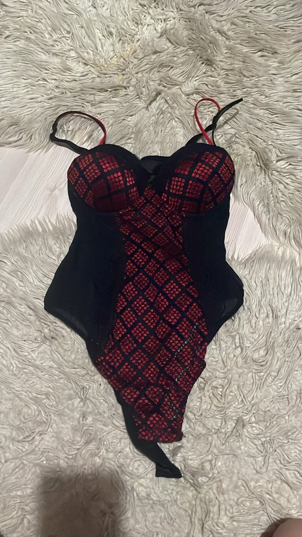 Kırmızı Siyah Dantel Detaylı Gotik Mayo - Görsel 2