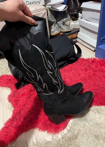 Kırmızı Nakışlı Dizüstü Gotik Topuklu Bot - Görsel 2