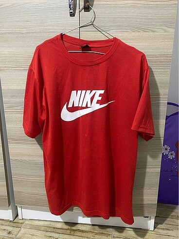 Kırmızı Nike üst