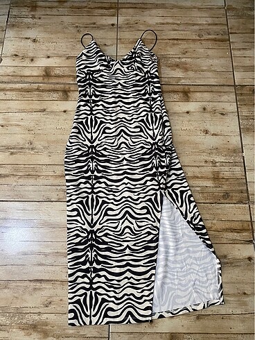 Zebra desenli elbise