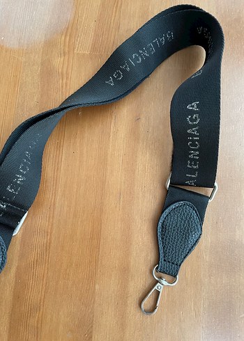 Beden Balenciaga baskılı çanta askısı