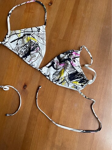 l Beden Bikini üstü