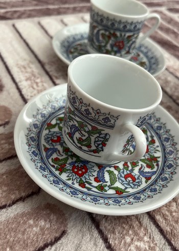 Beden beyaz Renk Çiçek Desenli veTabak Seti 2 li . 1 büyük fincan hediyeli