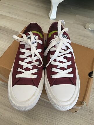 Bordo converse