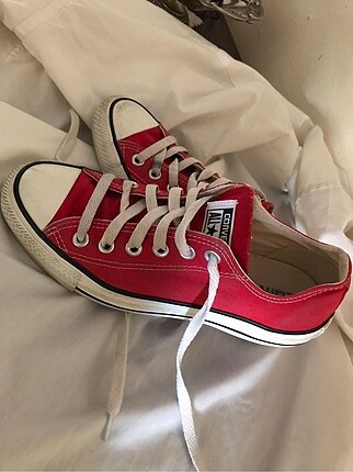 Kırmızı converse