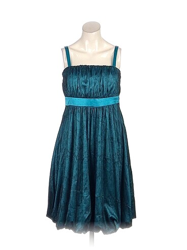 PreLoved Kısa Elbise %70 İndirimli.