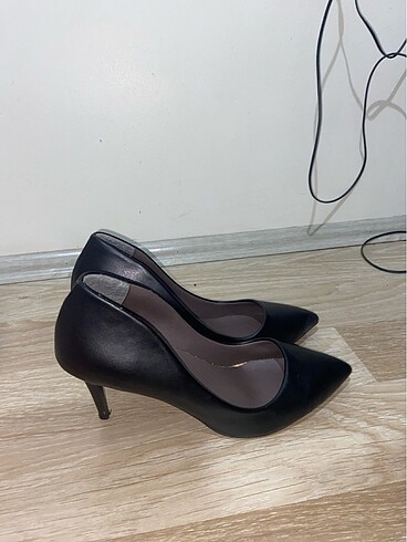 40 Beden Siyah Stiletto