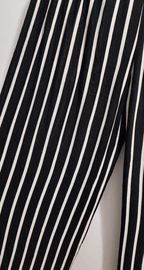 Siyah Beyaz Çizgili Pilili Kadın Pantolon - Görsel 3