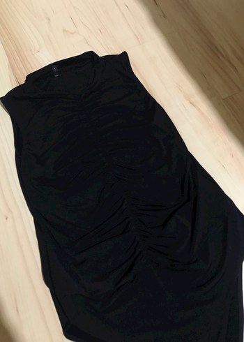 Siyah Yüksek Yakalı Kolsuz Bluz - Görsel 3