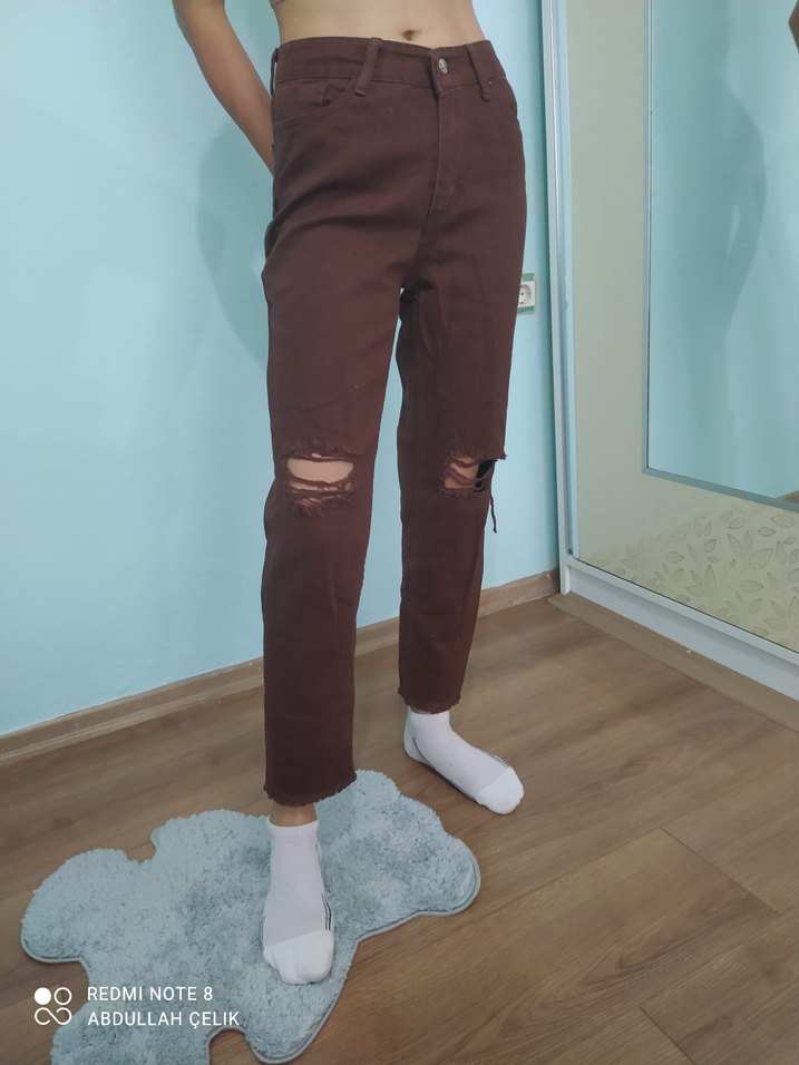 Yırtık Detaylı Kahverengi Bol Kesim Kot Pantolon - Görsel 3