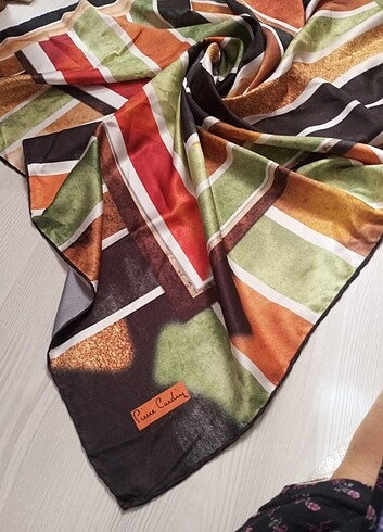 Beden Pierre cardin eşarp