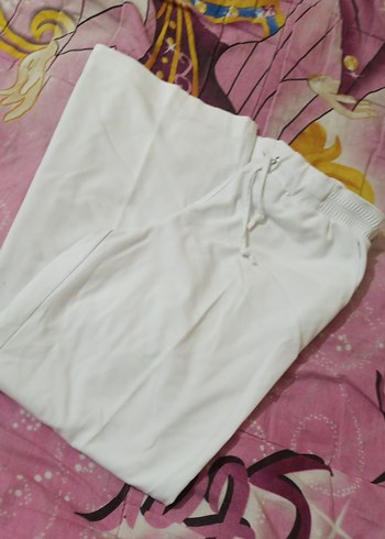 Beyaz Kadın Bol Kesim Pileli Kumaş Pantolon - Görsel 3