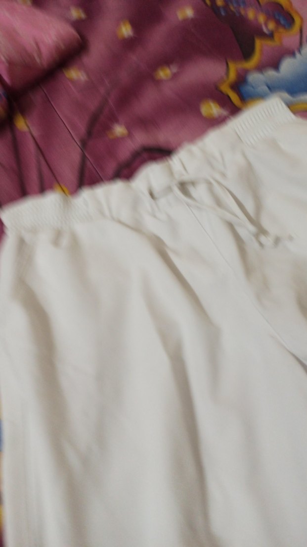 Beyaz Kadın Bol Kesim Pileli Kumaş Pantolon - Görsel 2