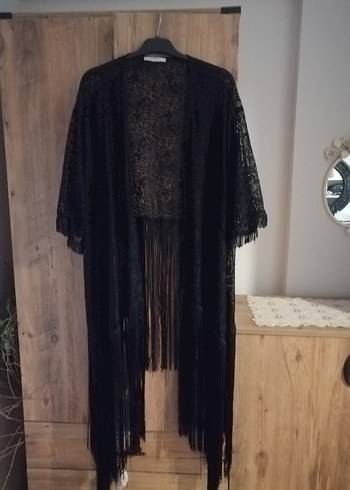 Kadın Siyah Püsküllü Gotik Şal