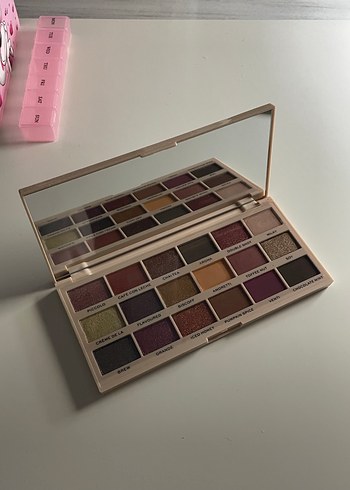 I Heart Revolution - Tasty Latte far paleti - Görsel 2