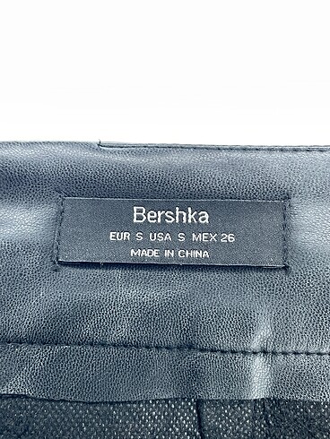 s Beden siyah Renk Bershka Mini Etek %70 İndirimli.