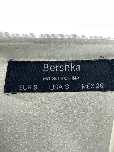s Beden beyaz Renk Bershka Mini Üst %70 İndirimli.