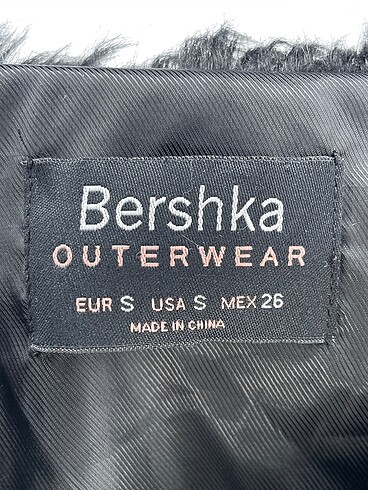 s Beden çeşitli Renk Bershka Sahte Kürk %70 İndirimli.