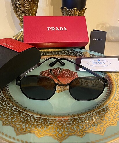 Prada güneş gözlüğü