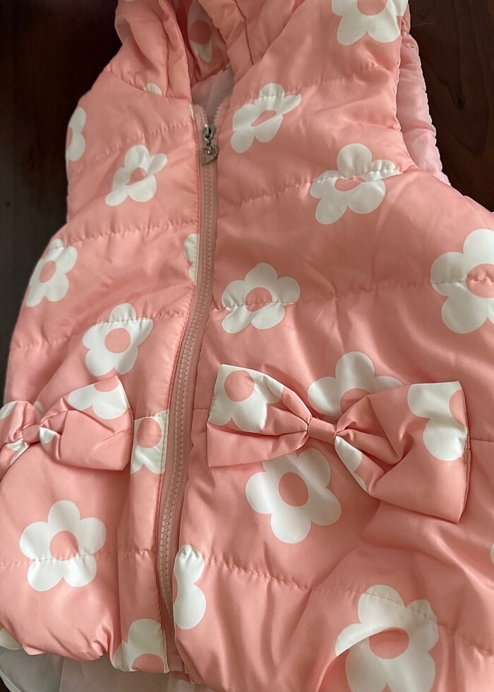 Elyaf dolgulu fırfırlı yelek - Görsel 3