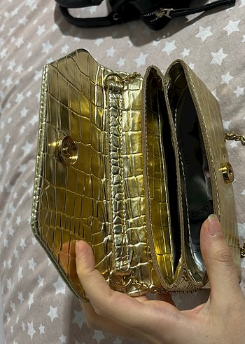 Zincir Detaylı Altın Renk Yılan Desenli Deri Çanta - Görsel 2