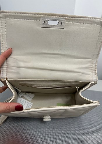 Zincir Detaylı Beyaz Deri Kadın Çanta - Görsel 4