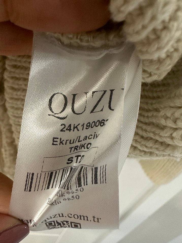 V Yaka Çizgili Rahat Örgü Kadın Kazak - Görsel 3