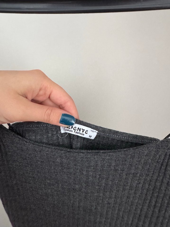 Gri İnce Askılı Yüksek Yaka Kadın crop - Görsel 3