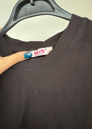 Kadın Siyah Kolsuz Tişört - Görsel 3