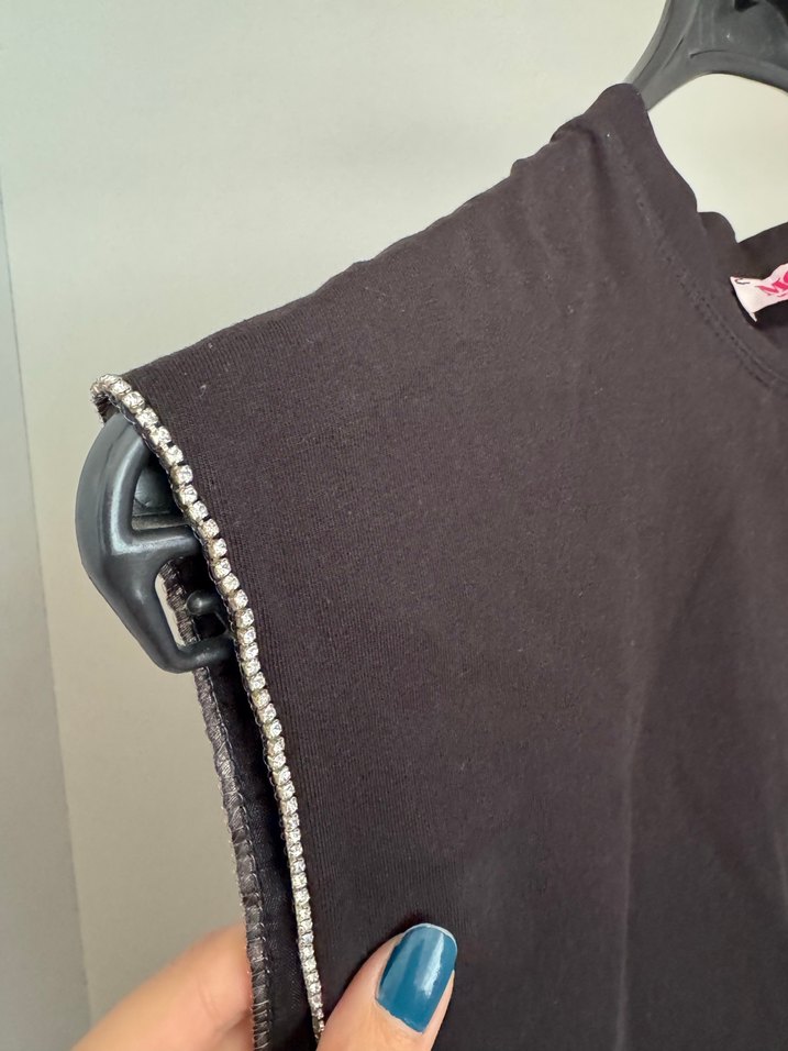 Kadın Siyah Kolsuz Tişört - Görsel 2