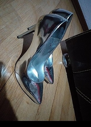 Gümüş stiletto