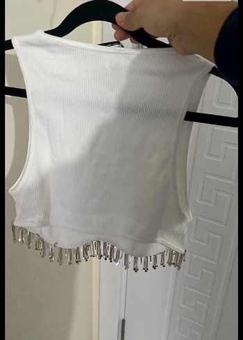 Boncuk Detaylı Beyaz Kolsuz Crop Top - Görsel 3