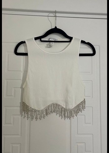 Zincir Detaylı Beyaz Crop Top - Görsel 2