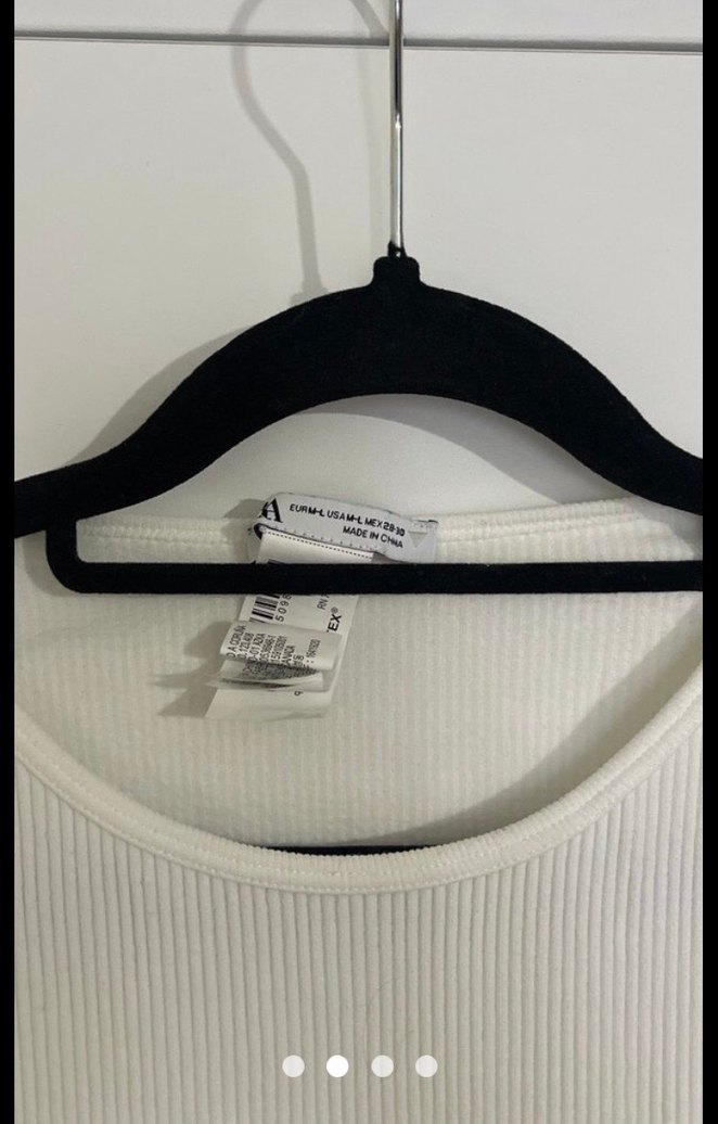 Zincir Detaylı Beyaz Crop Top - Görsel 3