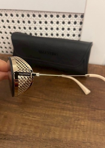 Güneş gözlüğü #valentino - Görsel 2