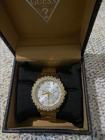 Beden altın Renk Guess swarovski taşlı şık saat orjinal