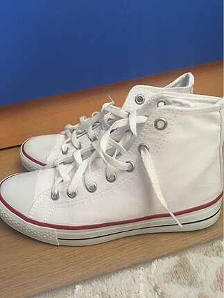 Beyaz converse