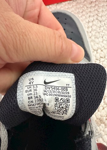 Nike Gri ve Kırmızı Spor çocuk Sneakers
