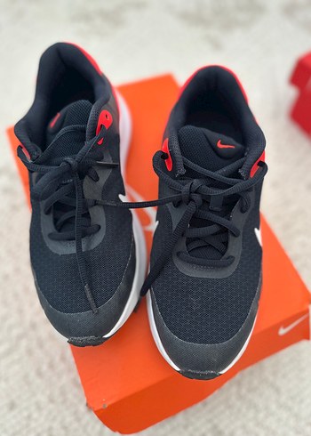 Nike Nike Siyah Kırmızı Erkek çocuk Koşu Ayakkabısı