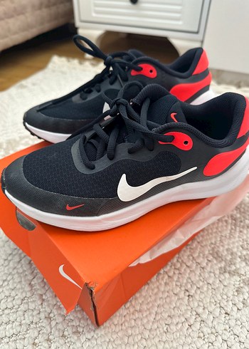 Nike Siyah Kırmızı Erkek çocuk Koşu Ayakkabısı