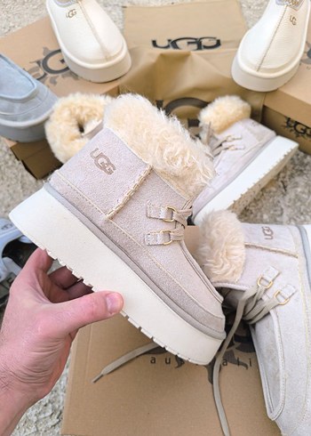 UGG Bej Kürklü Kadın Dolgu Topuk Bot - Görsel 4