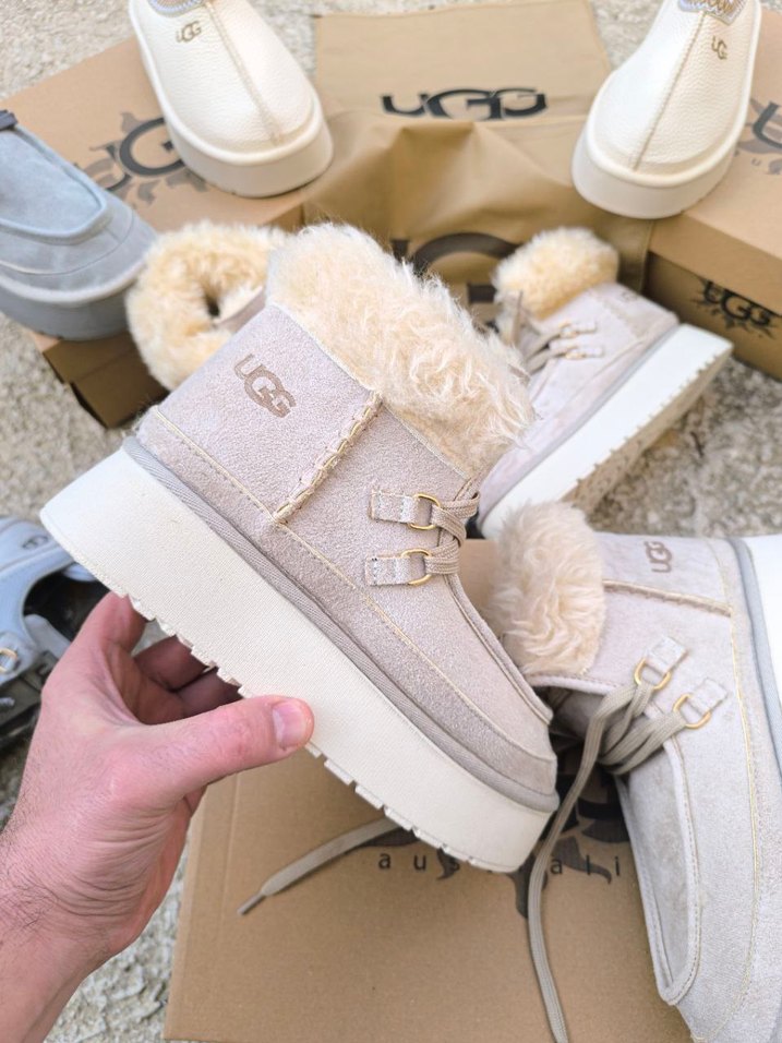 UGG Bej Kürklü Kadın Dolgu Topuk Bot - Görsel 4