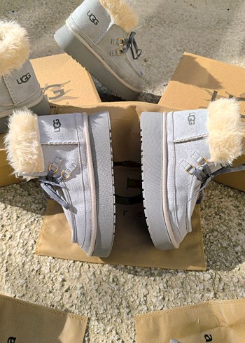 38 Beden UGG Gri Kürklü Kadın Dolgu Topuk Bot